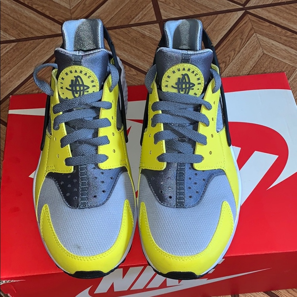 Air Hurache by Nike